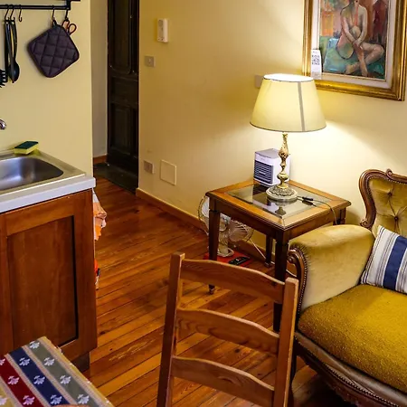 Charming In Early 1900s Building & Quiet *