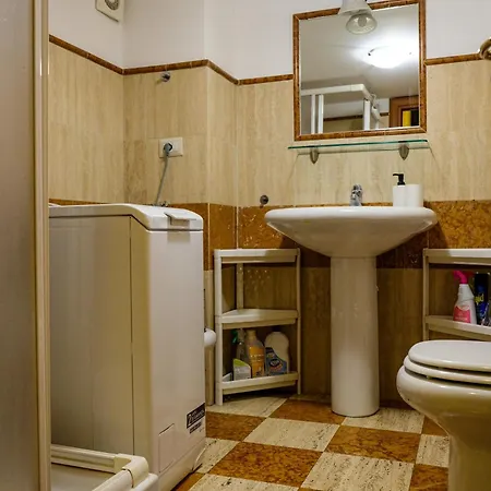 Charming In Early 1900s Building & Quiet Appartement